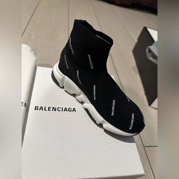 Kids Balenciaga logo speed trainer size 29-30 us size 12-12.5 new - Picture 1 of 3